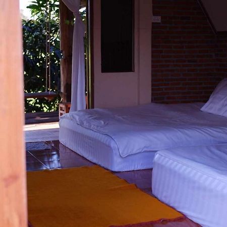 Appartamento Huean Himbo Chiang Rai Esterno foto