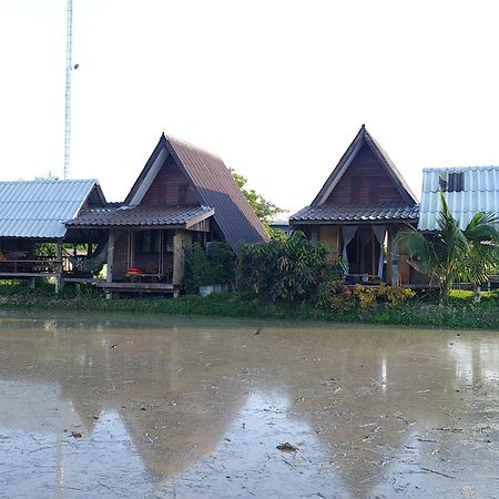Appartamento Huean Himbo Chiang Rai Esterno foto